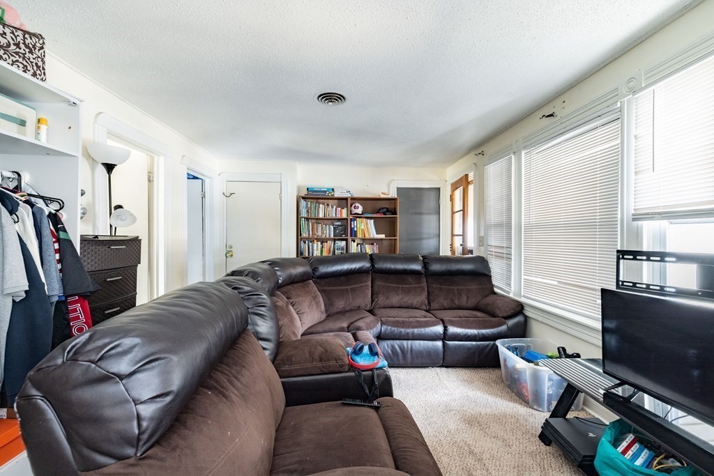 249 St James Boulevard Springfield, MA 01104 - Photo 9 of 20 Gallery Image 9