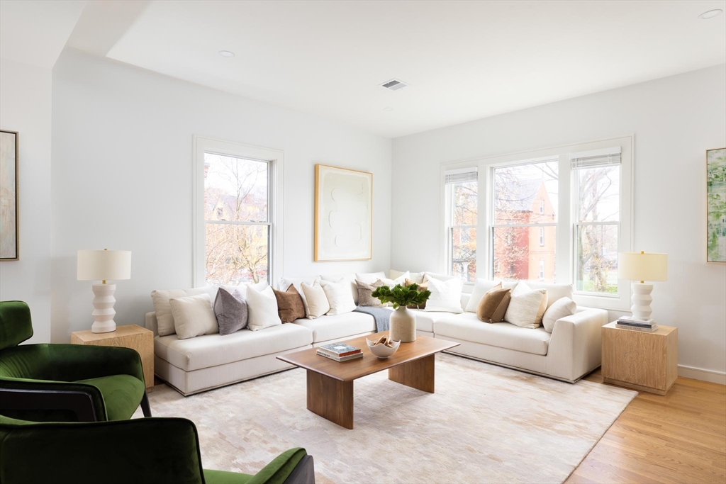 21 Kent Square, Unit 2 Brookline, MA 02446 - Photo 6 of 17