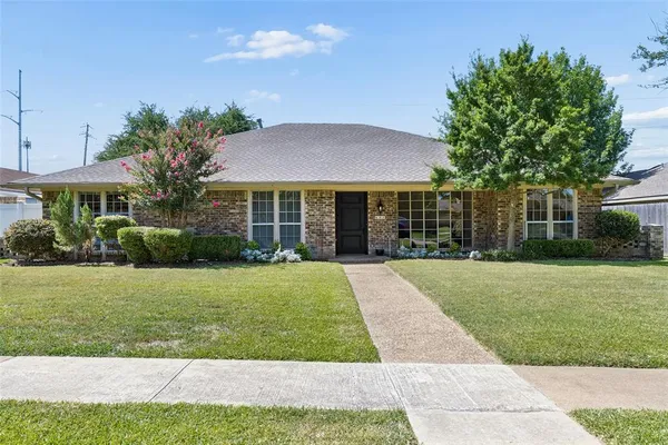 $439,900 | 602 Wentworth Drive, Richardson, TX 75081