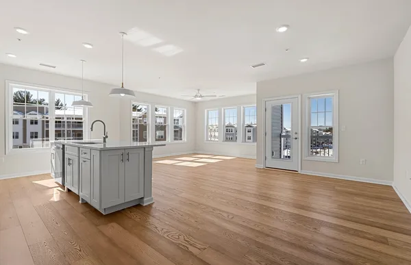 $874,995 | 320 Martins Landing, Unit 401, North Reading, MA 01864