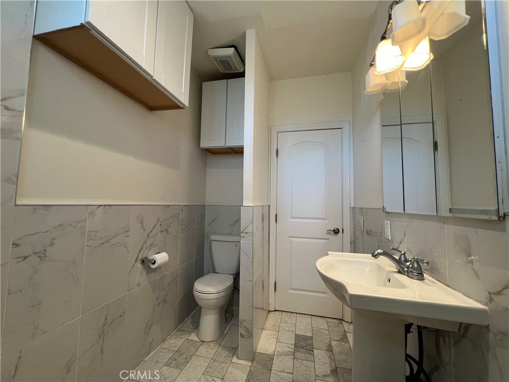 1019 South Gramercy Drive Los Angeles, CA 90019 - Photo 19 of 39