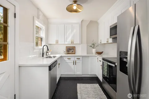$1,000,000 | 1618 Northeast 80th Street, Seattle, WA 98115