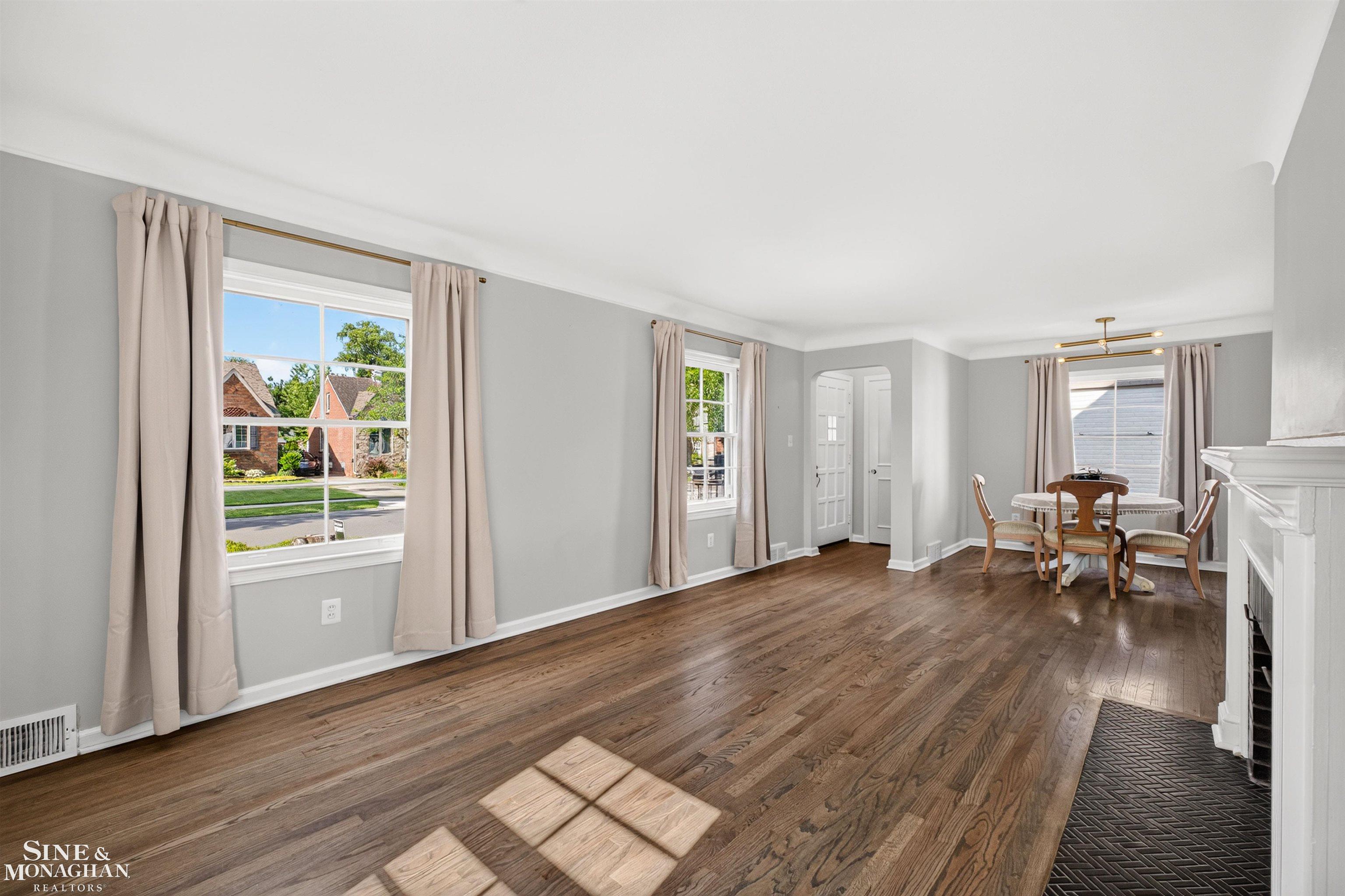 1776 Hampton Road Grosse Pointe, MI 48236 - Photo 9 of 37 50213018-eaa4c29d-1df0-41f5-abba-9e1a56567472.JPG