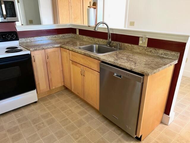 1082 State Road Eliot, ME 03903 - Photo 13 of 38 IMG_0390