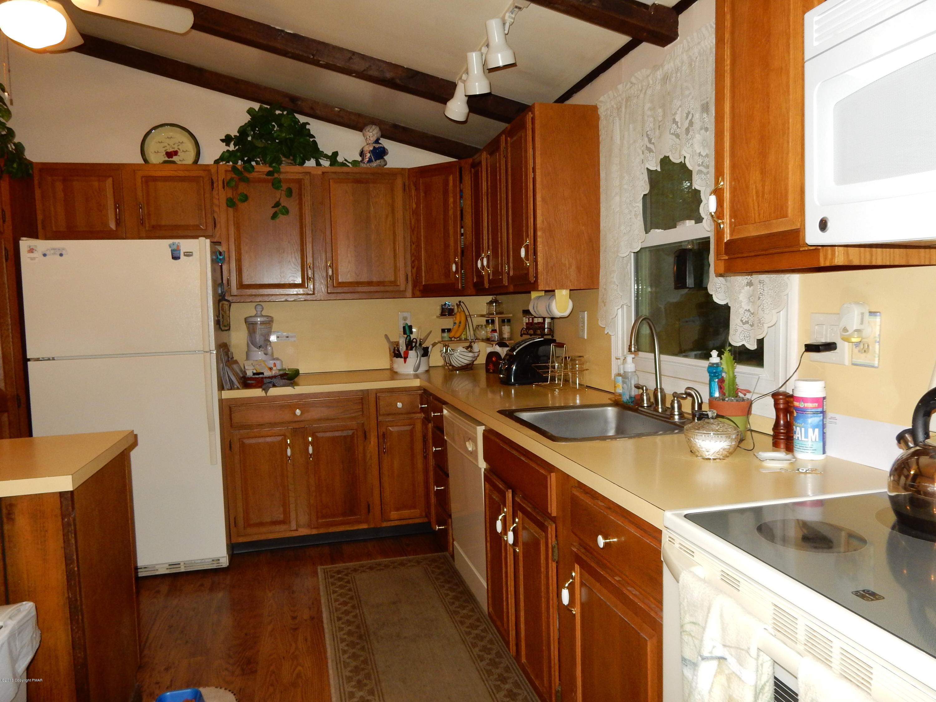183 Fish Hill Road Tannersville, PA 18372 - Photo 10 of 33 Kitchen