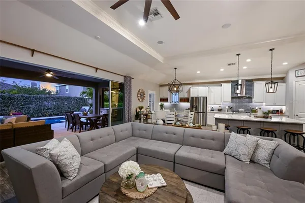 $769,900 | 6117 Shadowlake Drive, Apollo Beach, FL 33572