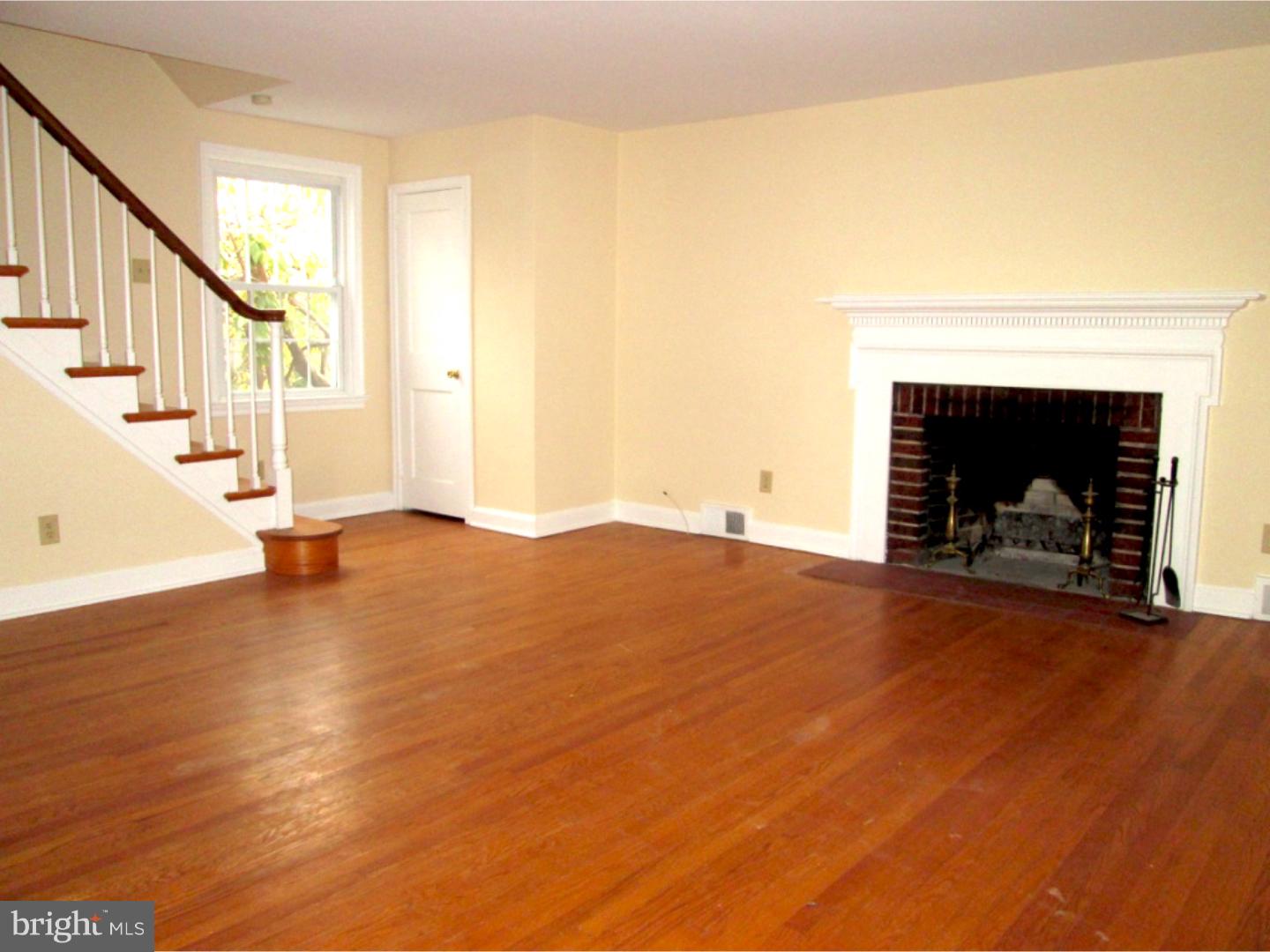 804 Merrill Road Ambler, PA 19002 - Photo 7 of 20 Living Room