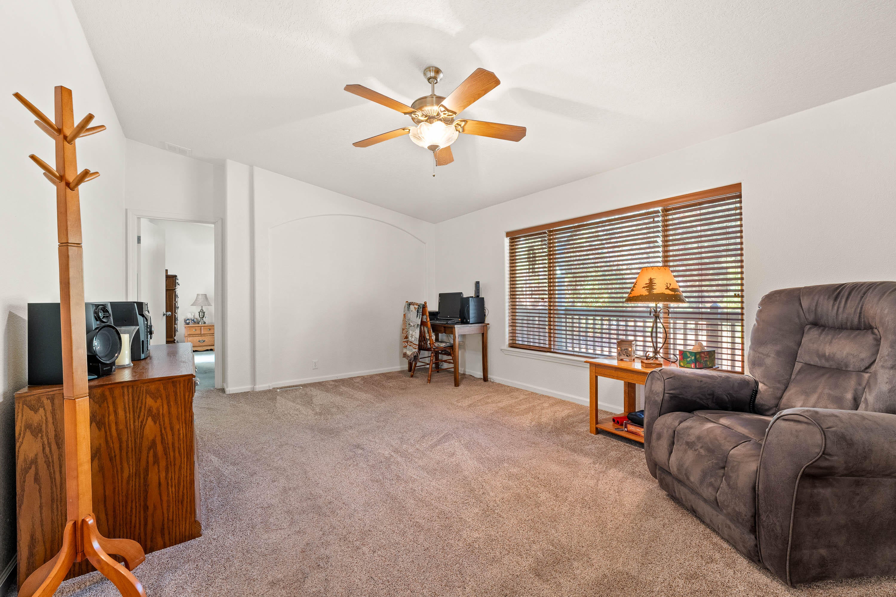 6034 Rockydale Road Cave Junction, OR 97523 - Photo 15 of 41 Living Room