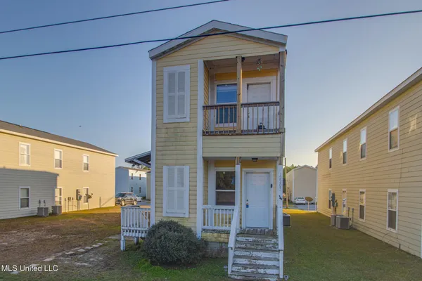 $1,075 | 12203 Artes Street, Unit A, Gulfport, MS 39503