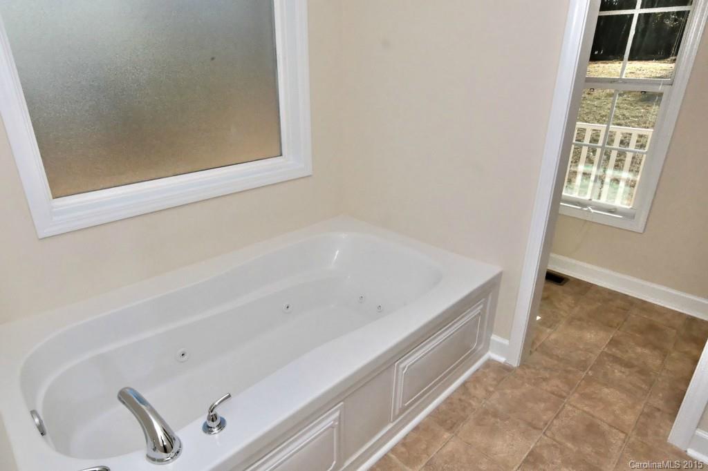 7020 Buckland Road Charlotte, NC 28278 - Photo 12 of 24 Gallery Image 12