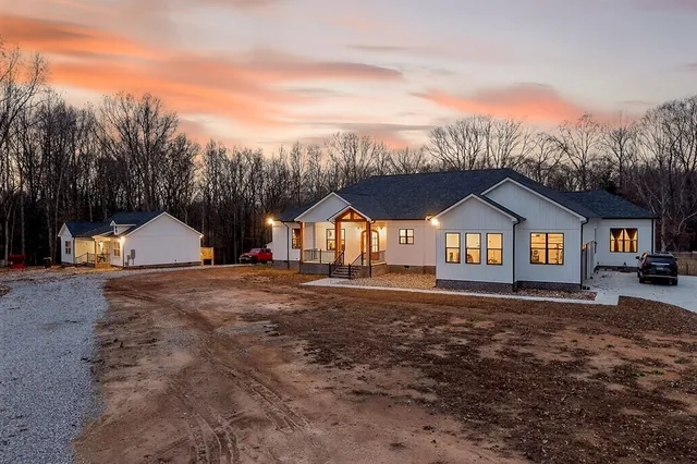 $1,790,000 | 377 Margot Drive, Sparta, TN 38583