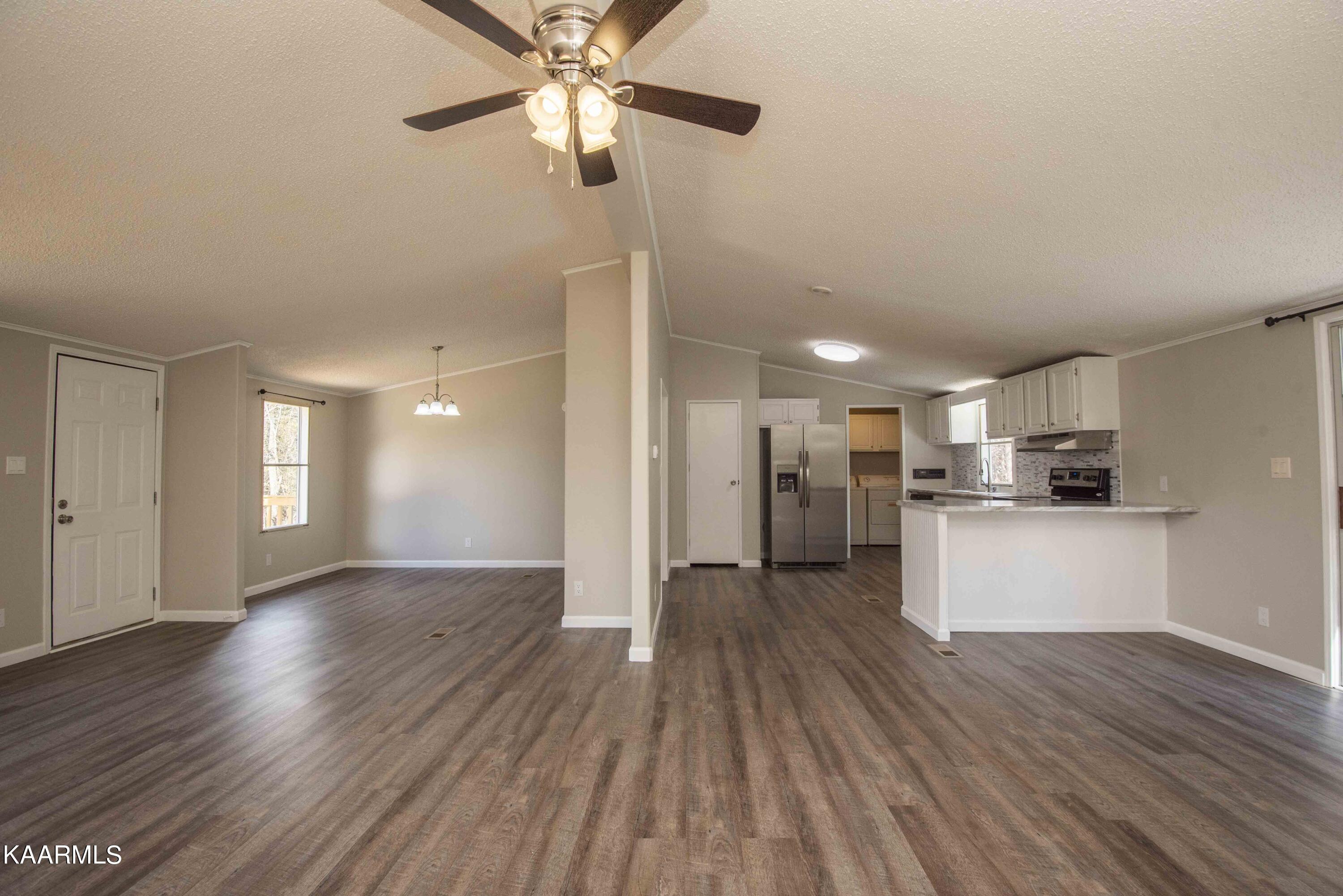 435 Johnson Road Maynardville, TN 37807 - Photo 12 of 37 living_1