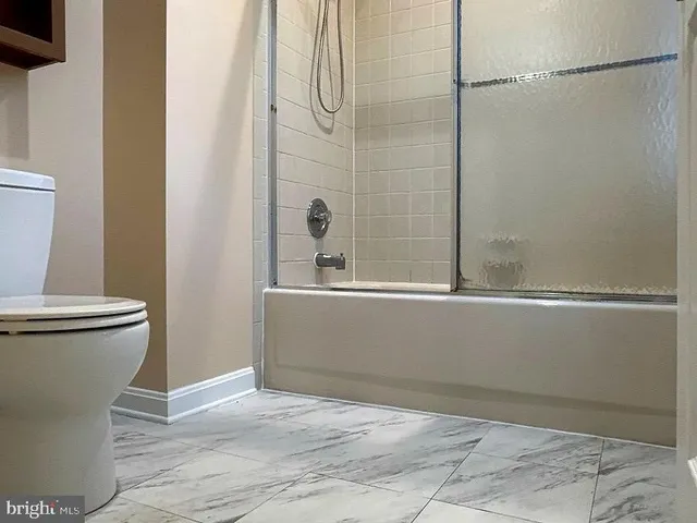 a view of a utility room