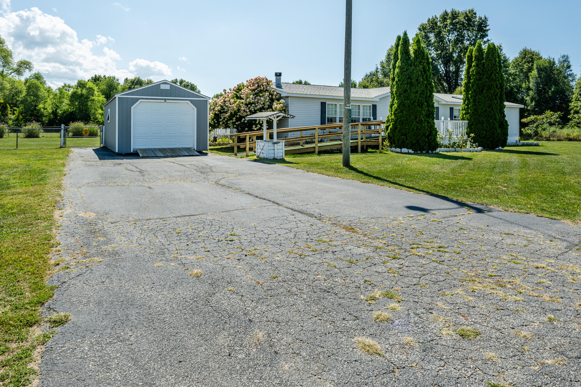 2462 Maple Lane Benton Harbor, MI 49022 - Photo 2 of 31 Maple-101