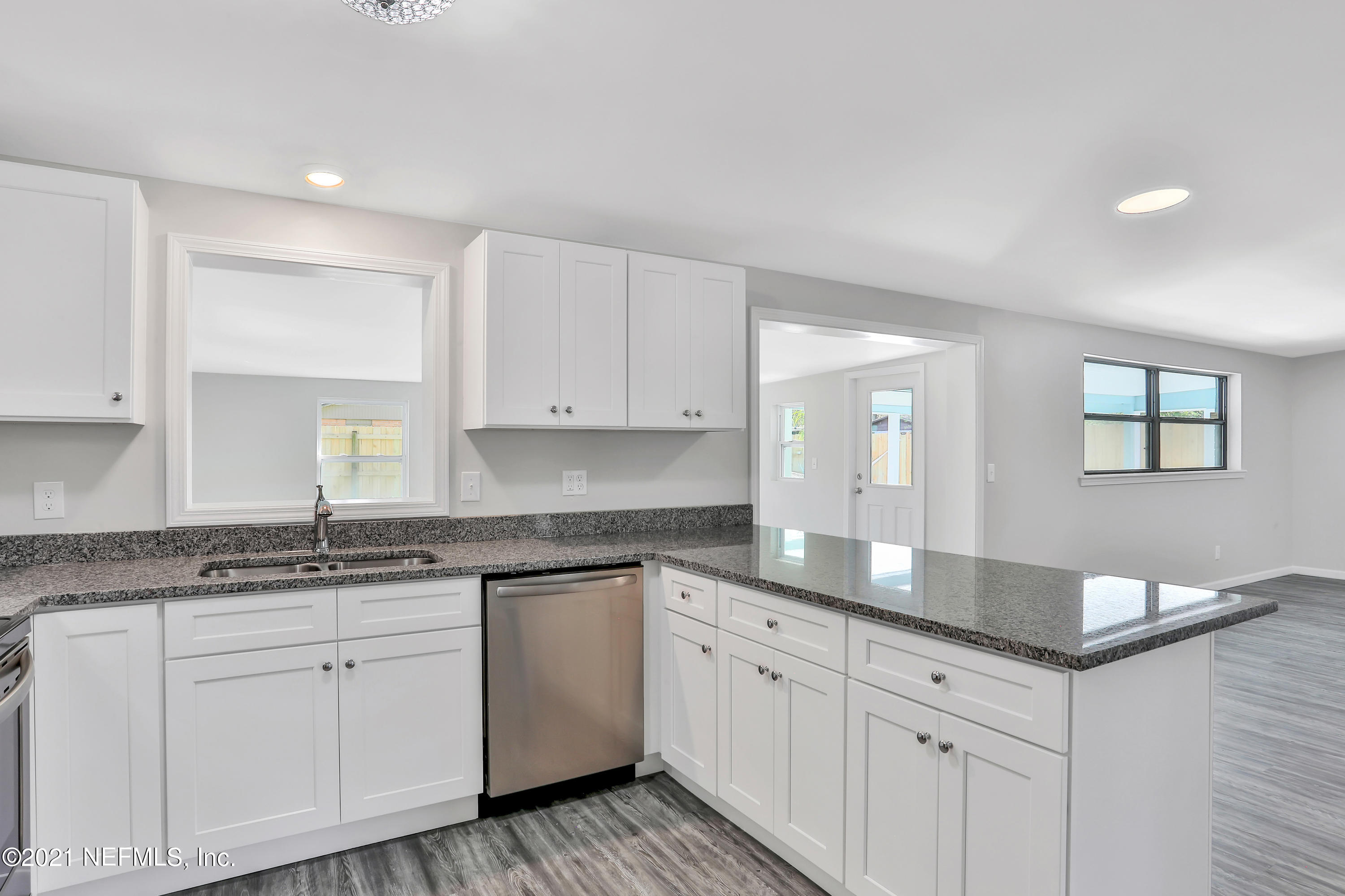 3309 Victoria Park Road Jacksonville, FL 32216 - Photo 6 of 16 1R4A8212