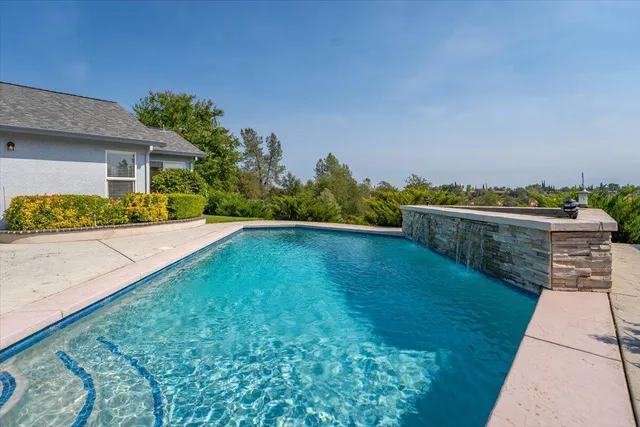 $529,000 | 2824 Blue Bell Drive, Redding, CA 96001