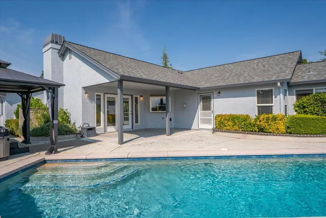 $529,000 | 2824 Blue Bell Drive, Redding, CA 96001