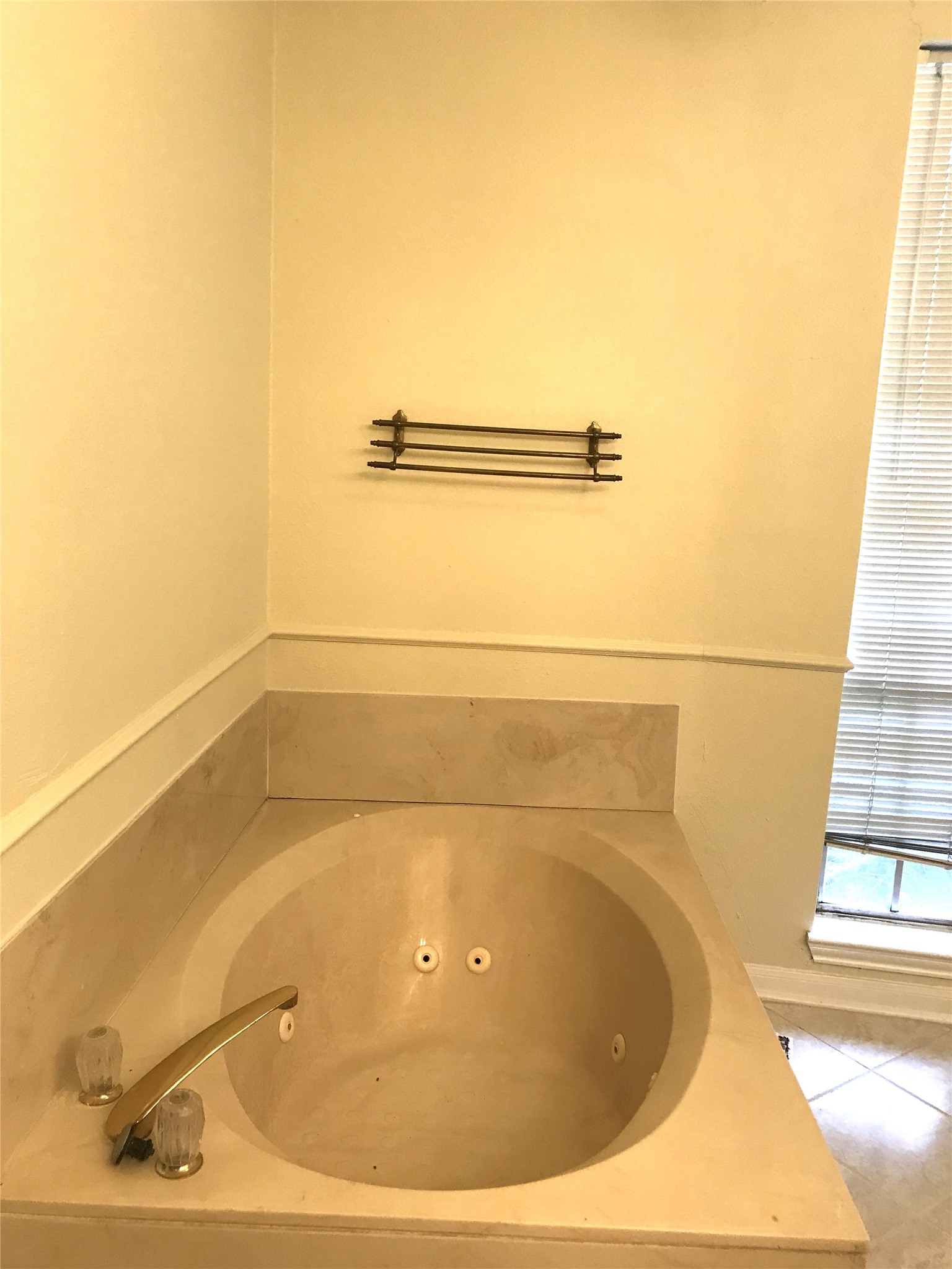 14702 Rancho Vista Drive Houston, TX 77083 - Photo 9 of 11 Bathtub