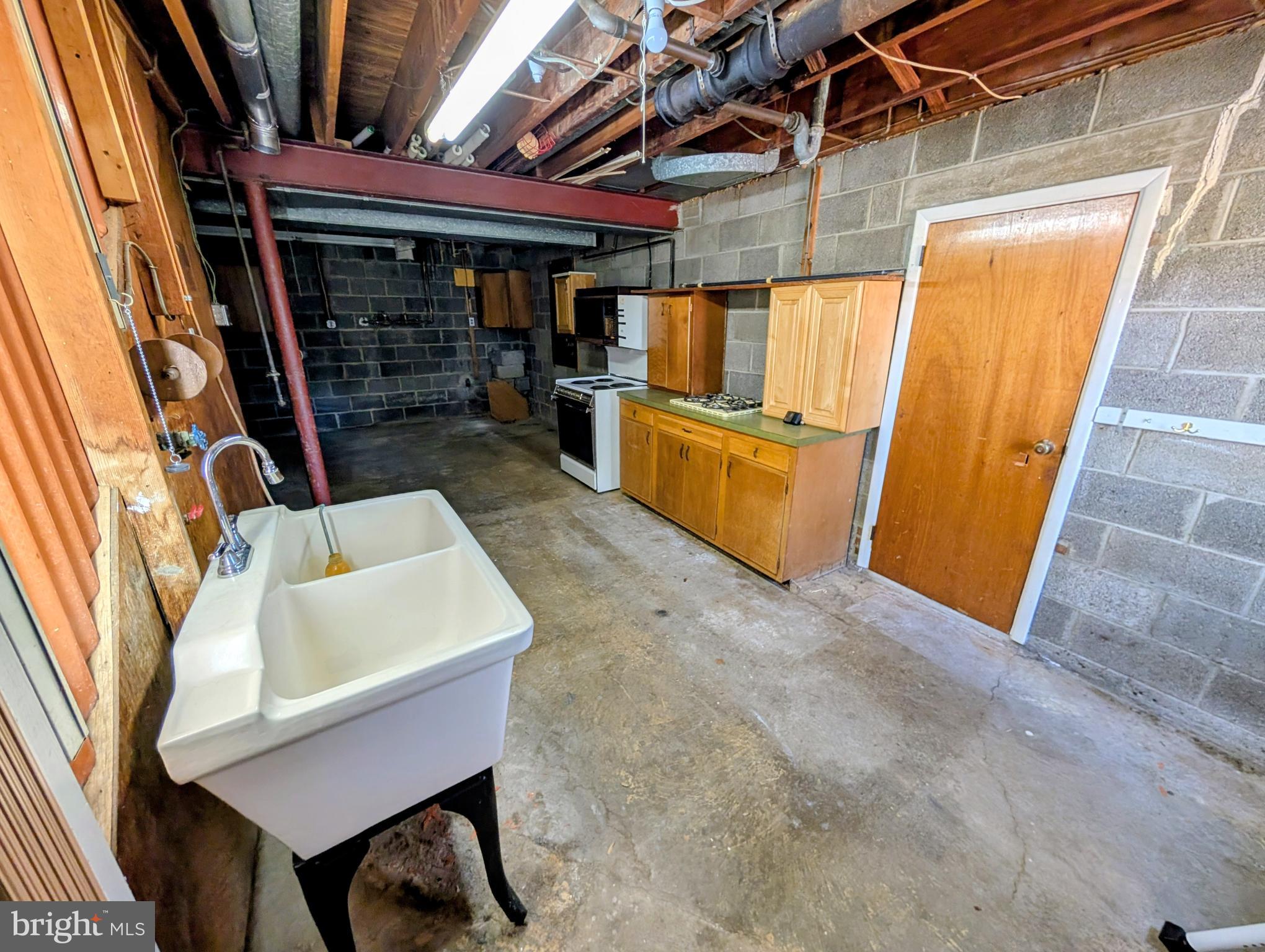 3464 Hillcroft Road Huntingdon Valley, PA 19006 - Photo 11 of 16