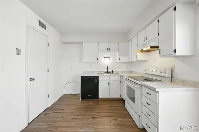 $145,000 | 10161 Squire Meadows Drive, Unit E, St. Louis, MO 63123