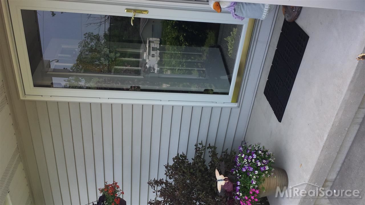 1038 Michigan Road Port Huron, MI 48060 - Photo 6 of 28 31196114-5.JPG
