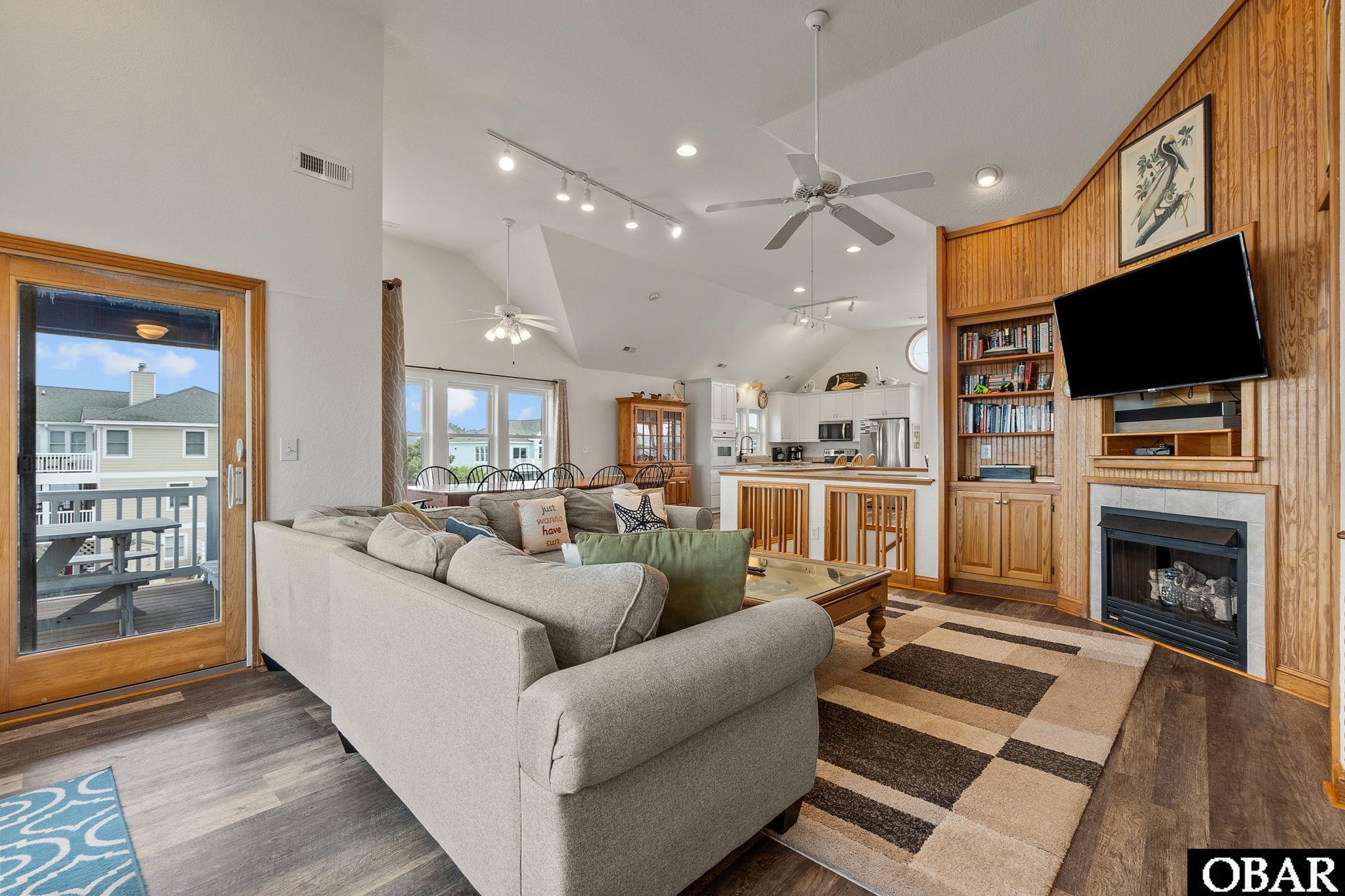 601 Wave Arch Corolla, NC 27927 - Photo 31 of 47 Living Room