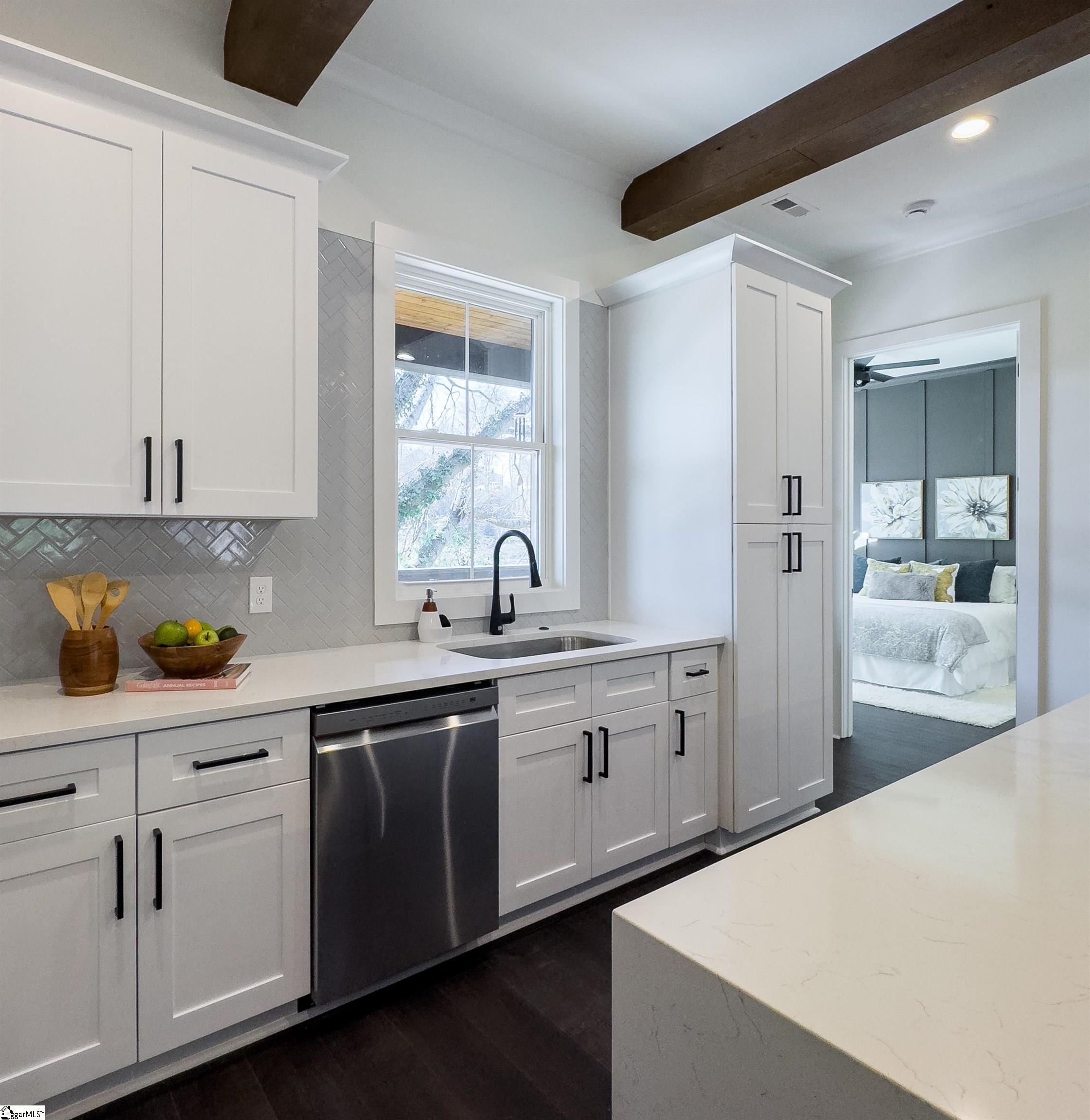 32 Lowndes Hill Road Greenville, SC 29607 - Photo 11 of 36