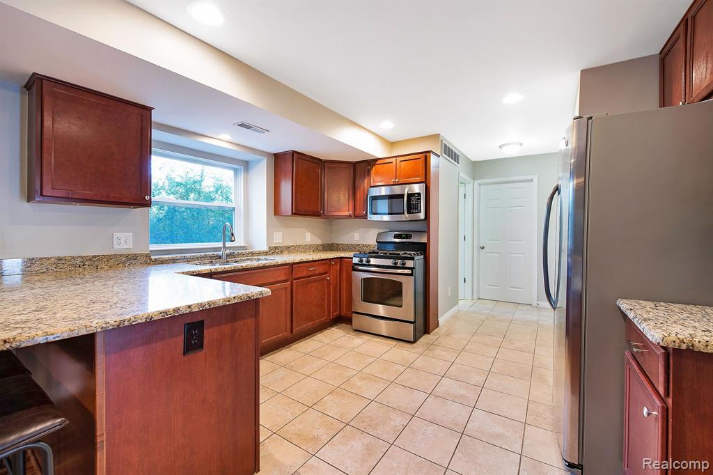 2040 Decker Road Walled Lake, MI 48390 - Photo 11 of 28 Gallery Image 11