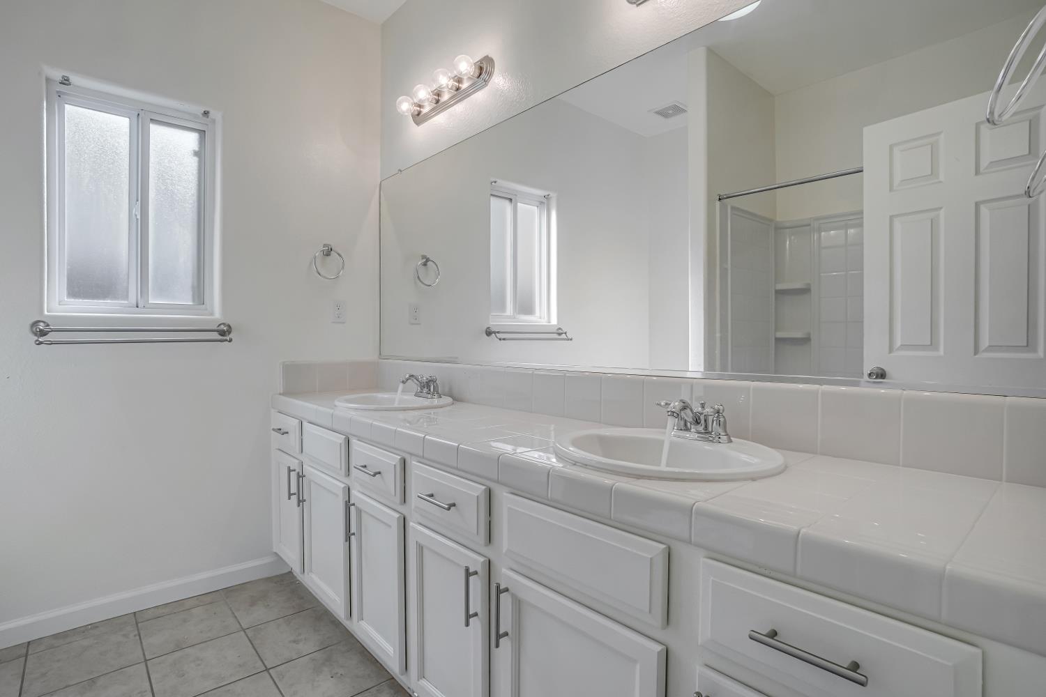 3062 North Filbert Avenue Fresno, CA 93727 - Photo 16 of 41 a bathroom with a sink and a mirror