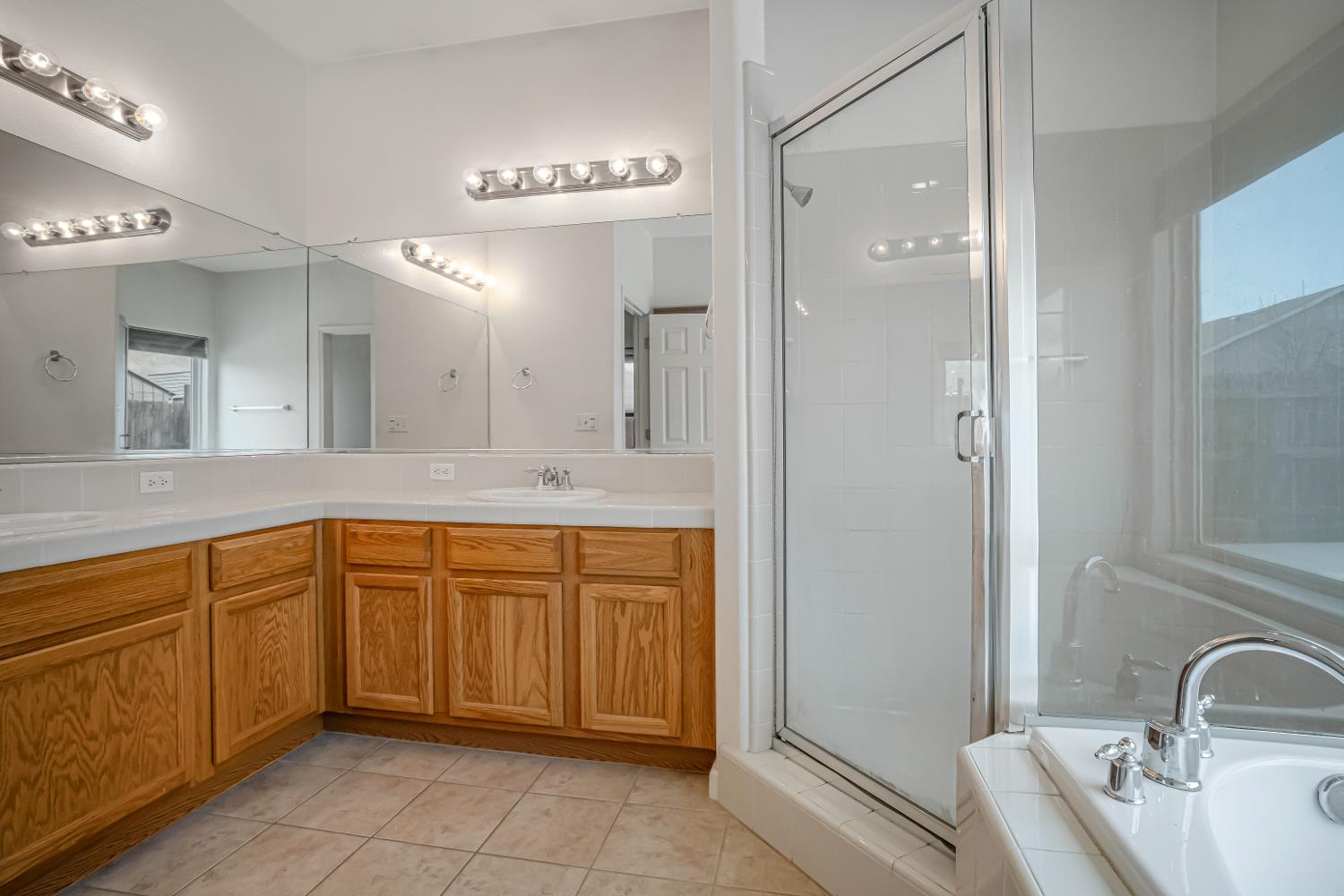 3062 North Filbert Avenue Fresno, CA 93727 - Photo 23 of 41 a spacious bathroom with a sink and a mirror