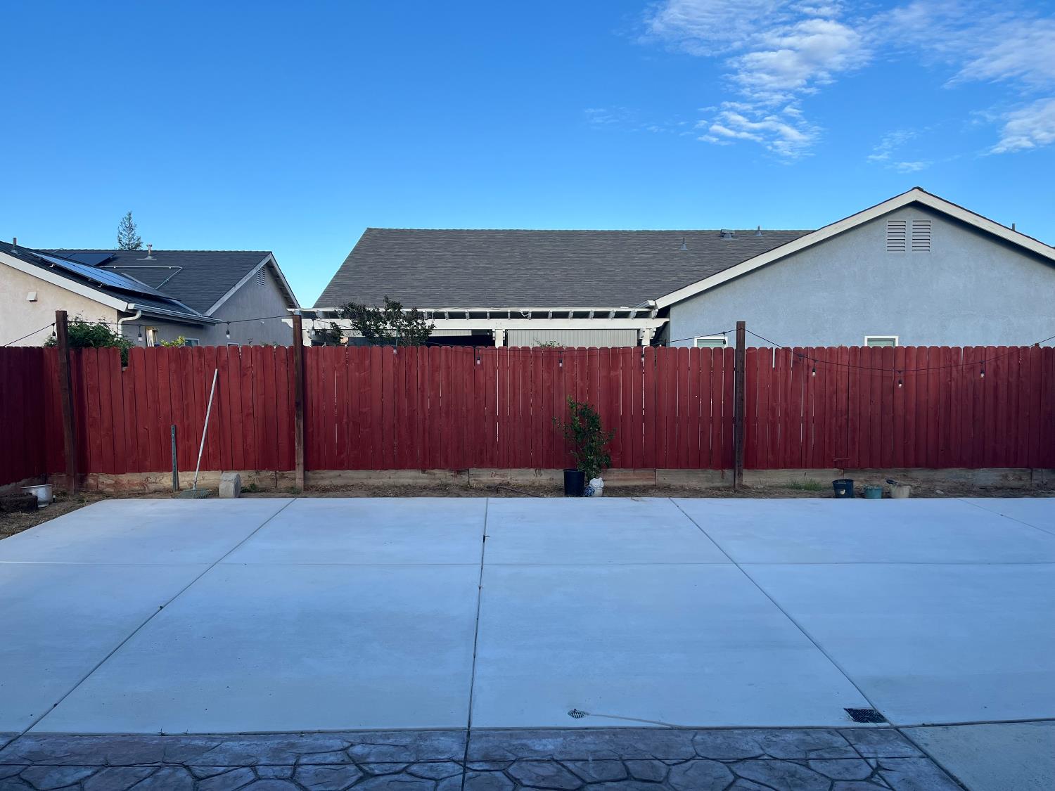 3062 North Filbert Avenue Fresno, CA 93727 - Photo 30 of 41 a view of an empty room with wooden fence