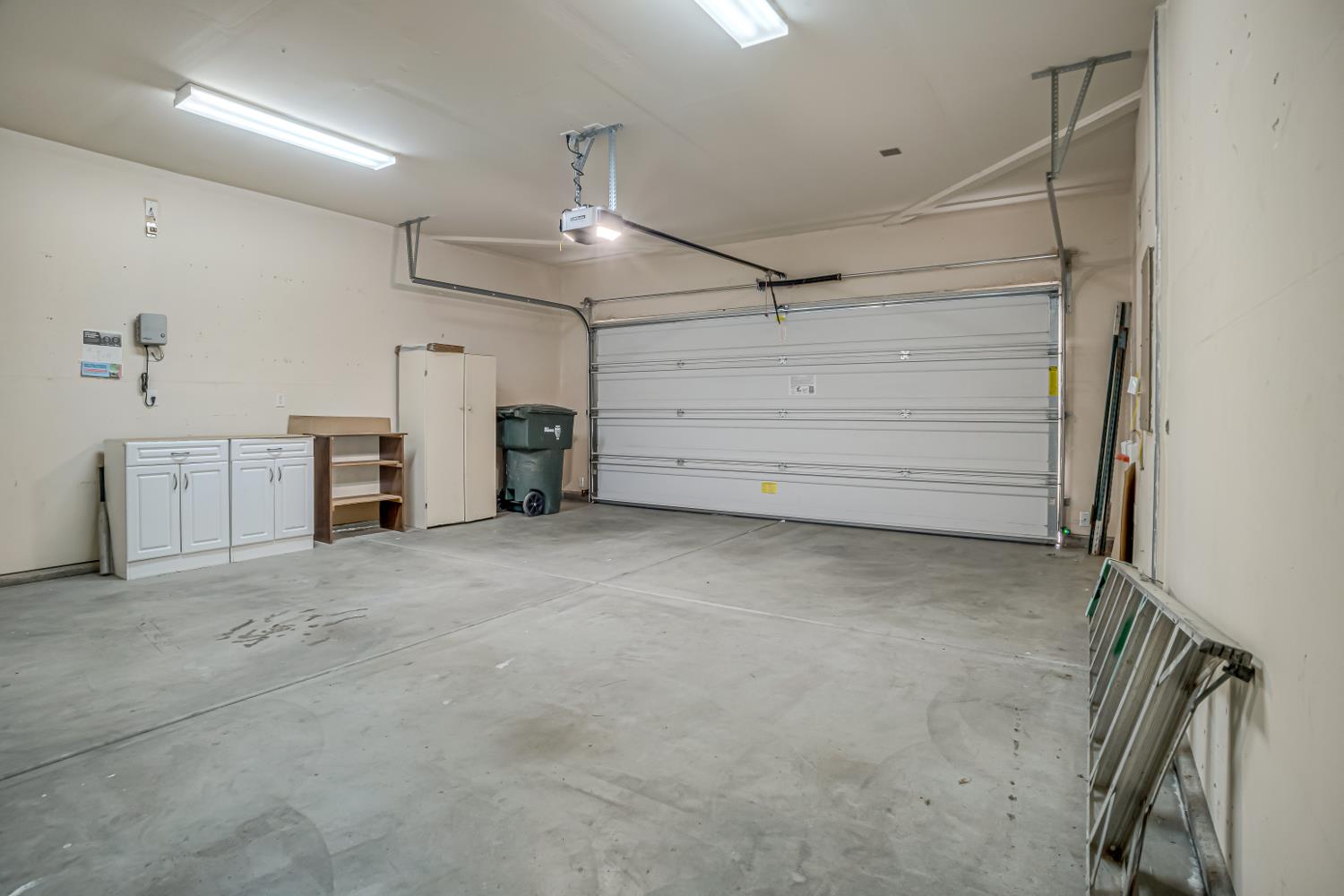 3062 North Filbert Avenue Fresno, CA 93727 - Photo 38 of 41 a view of a garage