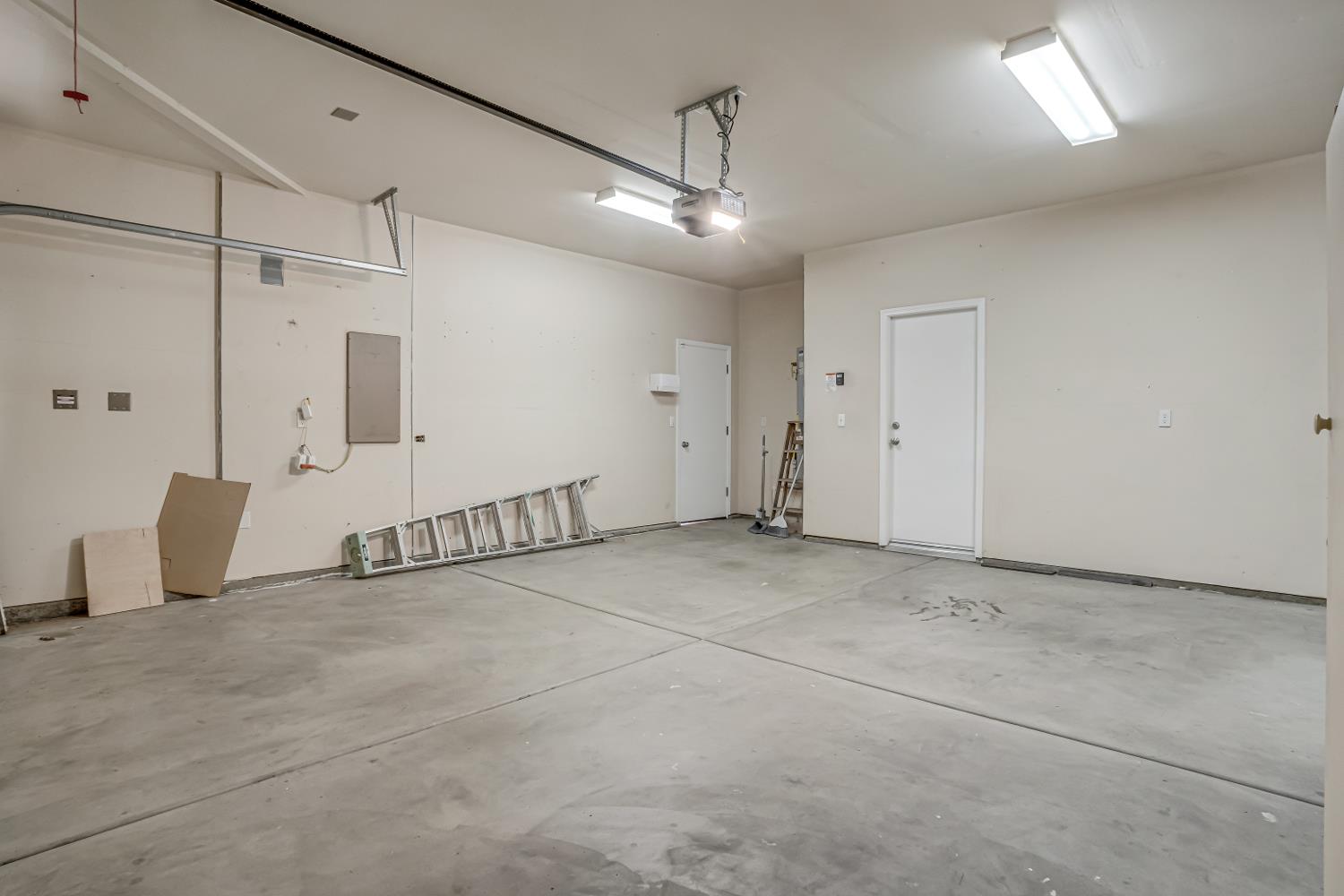 3062 North Filbert Avenue Fresno, CA 93727 - Photo 40 of 41 a view of a livingroom with a ceiling fan and window