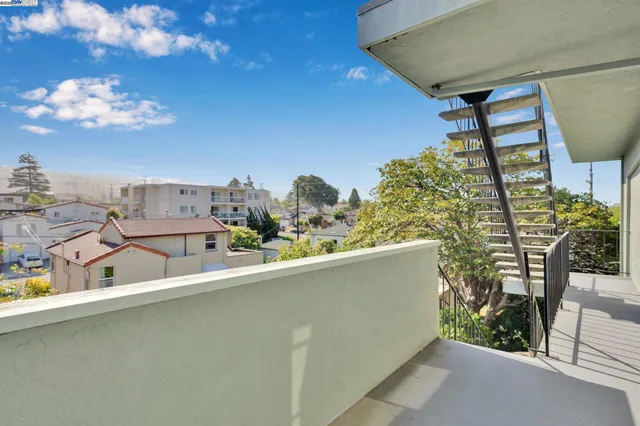 $648,000 | 415 Cornell Avenue, Unit 304, Albany, CA 94706