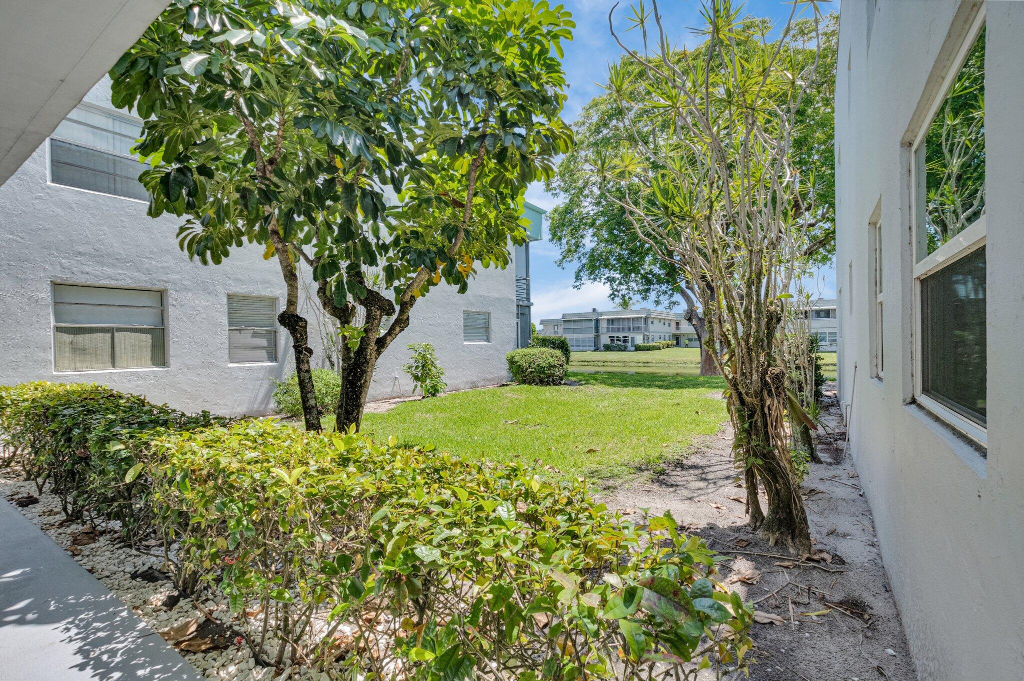 392 Monaco Way, Unit 392 Delray Beach, FL 33446 - Photo 6 of 47 a front view of a house with garden