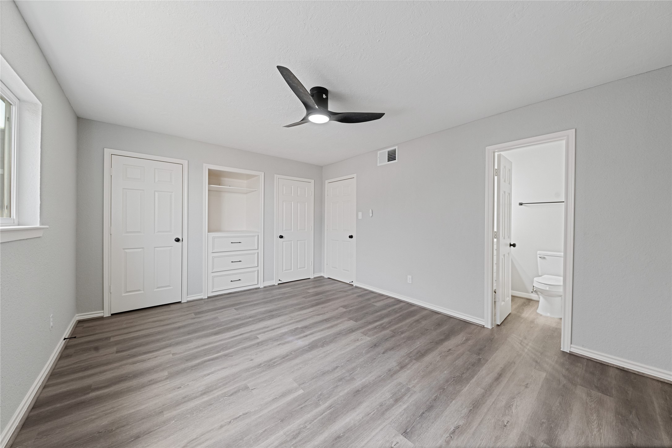 2675 Gessner Road Houston, TX 77080 - Photo 21 of 40 a view of an empty room with wooden floor