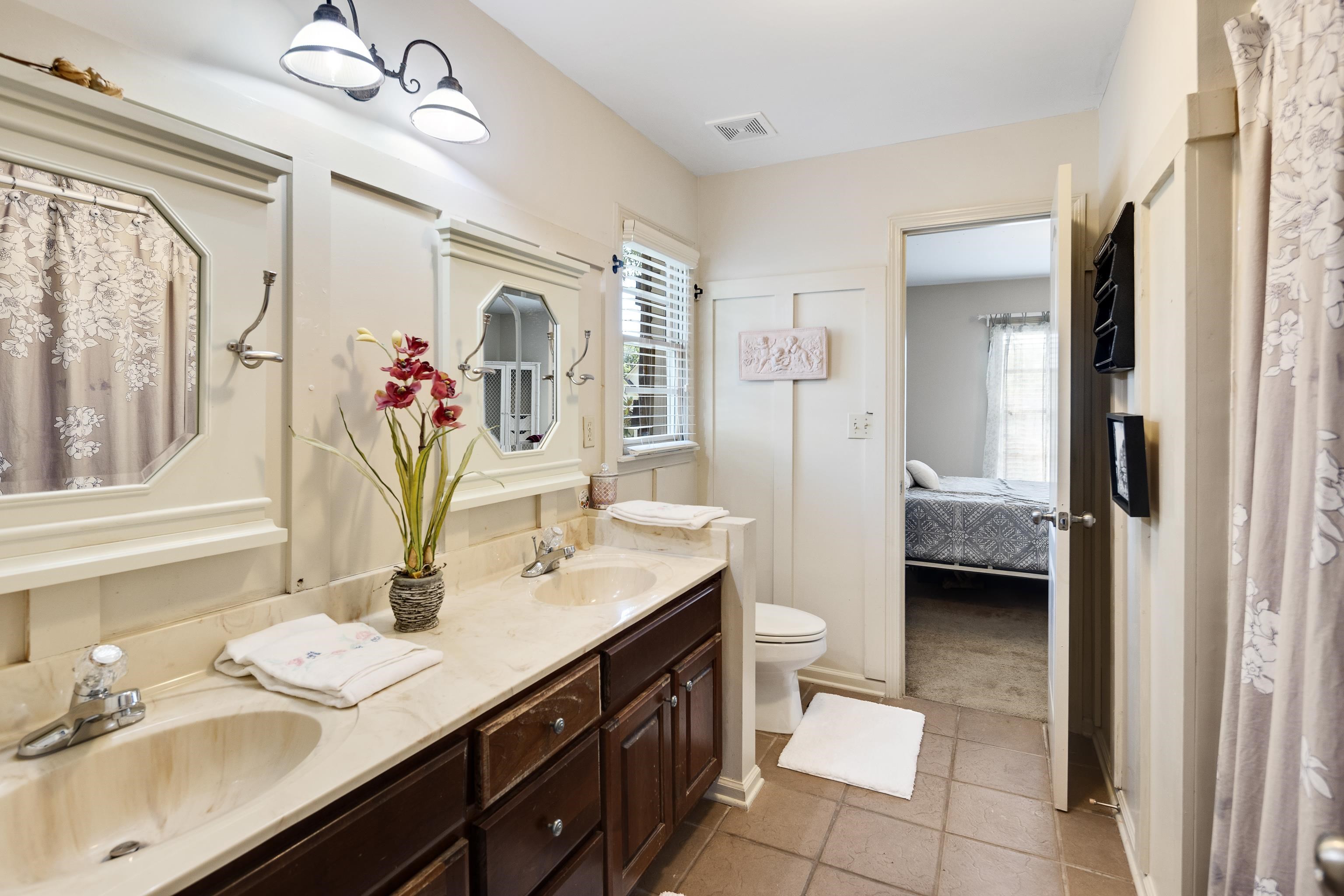210 Ivy Grove Lane Collierville, TN 38017 - Photo 26 of 40 a en suite bathroom with a double vanity sink mirror and