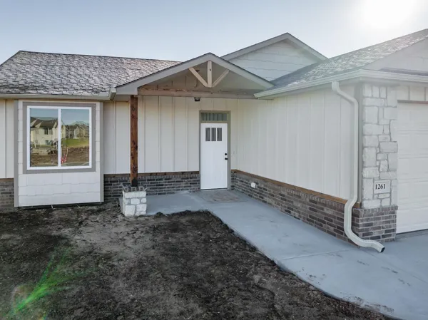 $248,000 | 1261 East Pk Gln Court, Clearwater, KS 67026