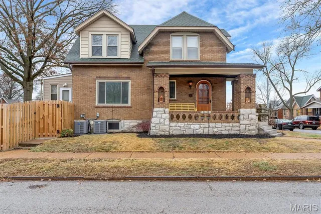 $349,900 | 4050 Quincy Street, St. Louis, MO 63116