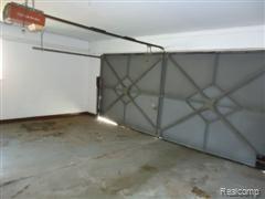 22051 Bach Street Warren, MI 48091 - Photo 7 of 15