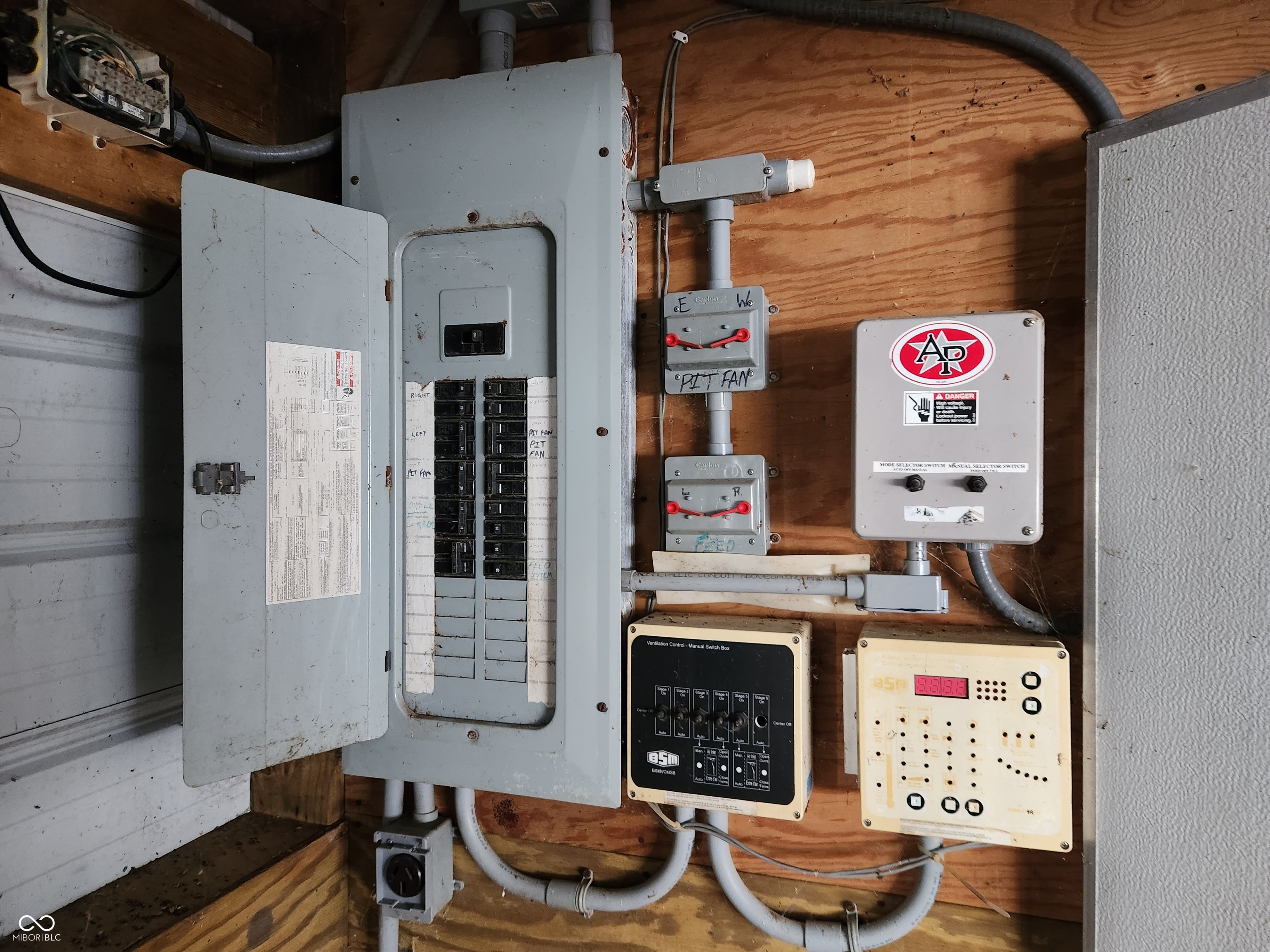 103 Watson Road Greenwood, IN 46143 - Photo 7 of 11