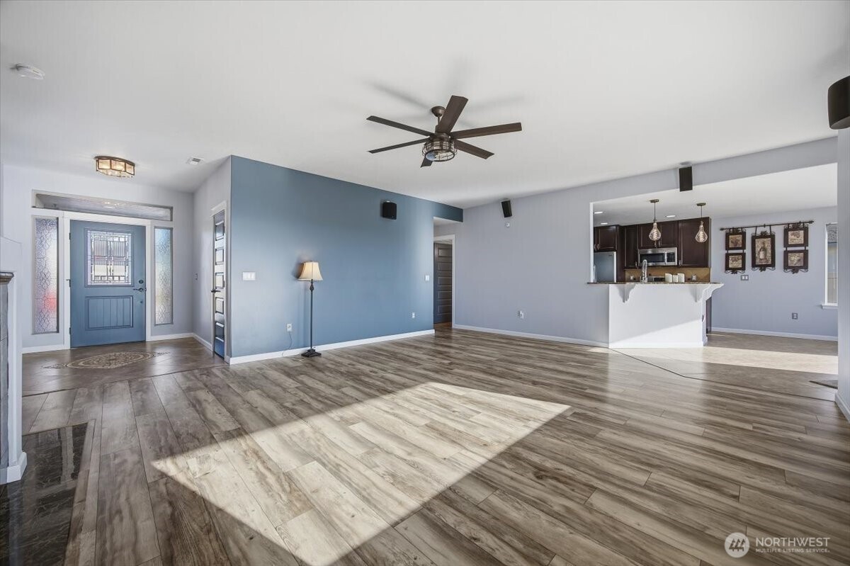 6304 Turf Paradise Drive Pasco, WA 99301 - Photo 17 of 40 a view of a living room
