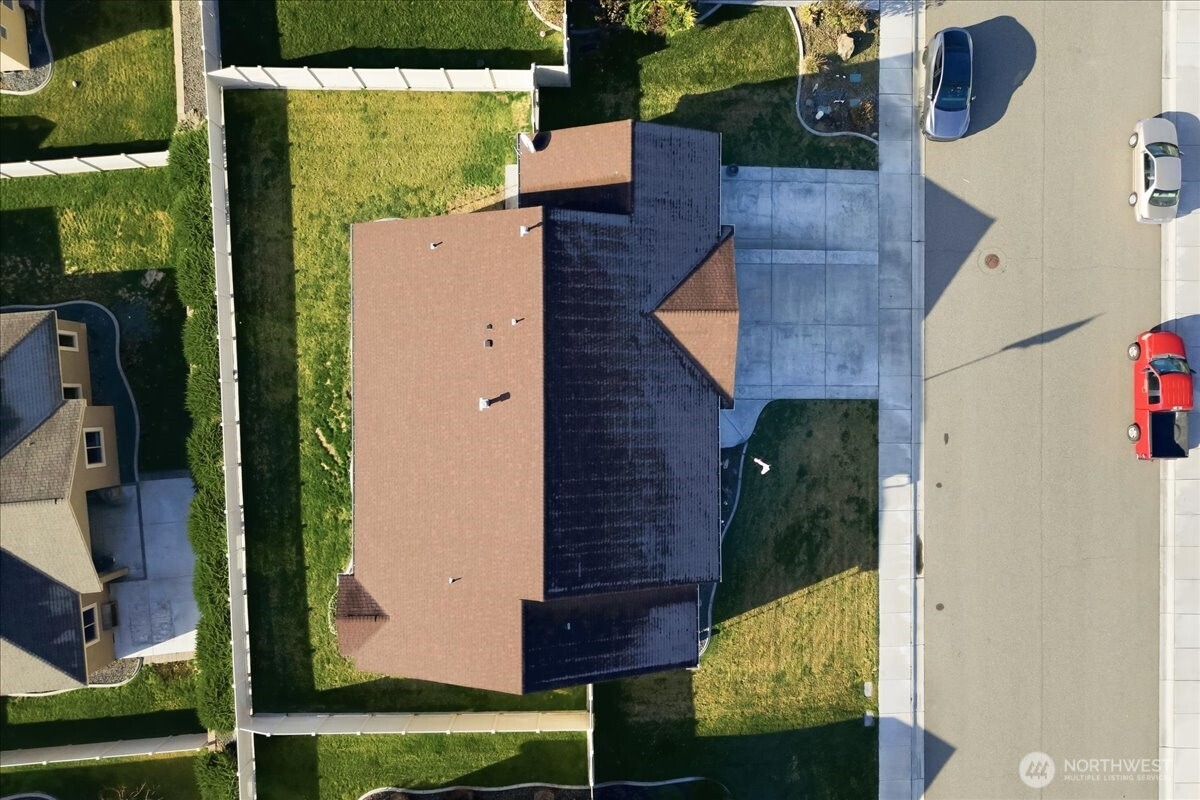 6304 Turf Paradise Drive Pasco, WA 99301 - Photo 39 of 40 an aerial view of a house having yard