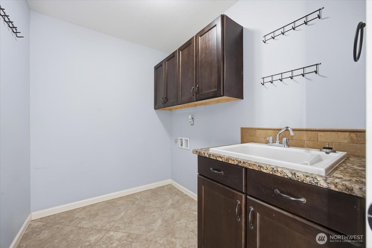 6304 Turf Paradise Drive Pasco, WA 99301 - Photo 6 of 40 a bathroom with a granite countertop sink and a mirror
