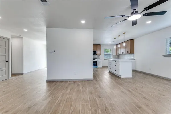 $2,500 | 3016 David Lane, Arlington, TX 76013