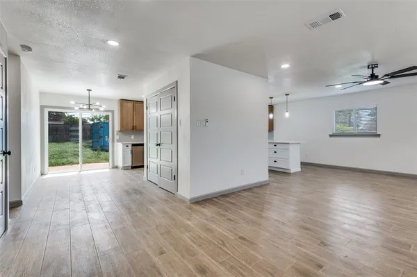 $2,500 | 3016 David Lane, Arlington, TX 76013