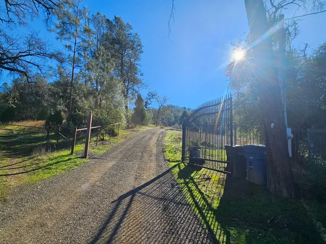 a view of an outdoor space
