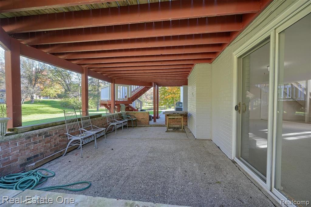 2060 Bretton Drive South Rochester Hills, MI 48309 - Photo 28 of 39