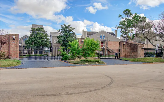 $134,900 | 2023 Gentryside Drive, Unit 109, Houston, TX 77077