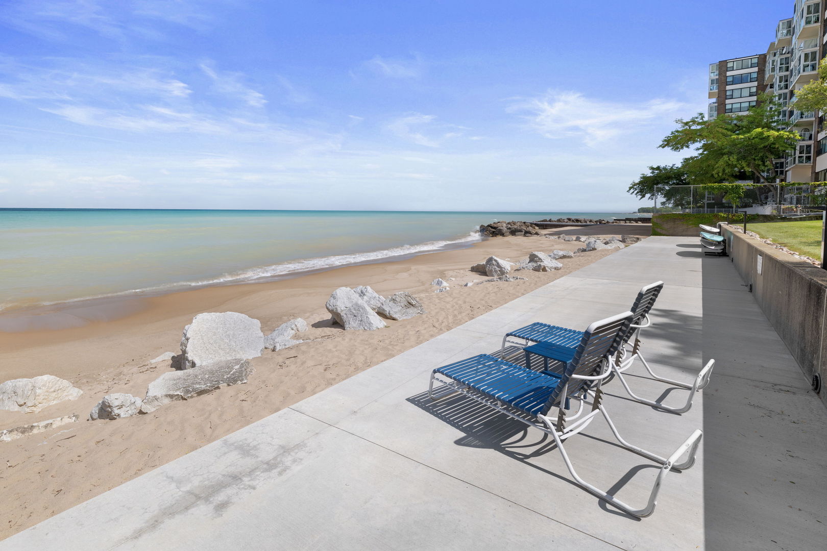 1630 Sheridan Road, Unit 2F Wilmette, IL 60091 - Photo 24 of 25 a view of terrace with seating space